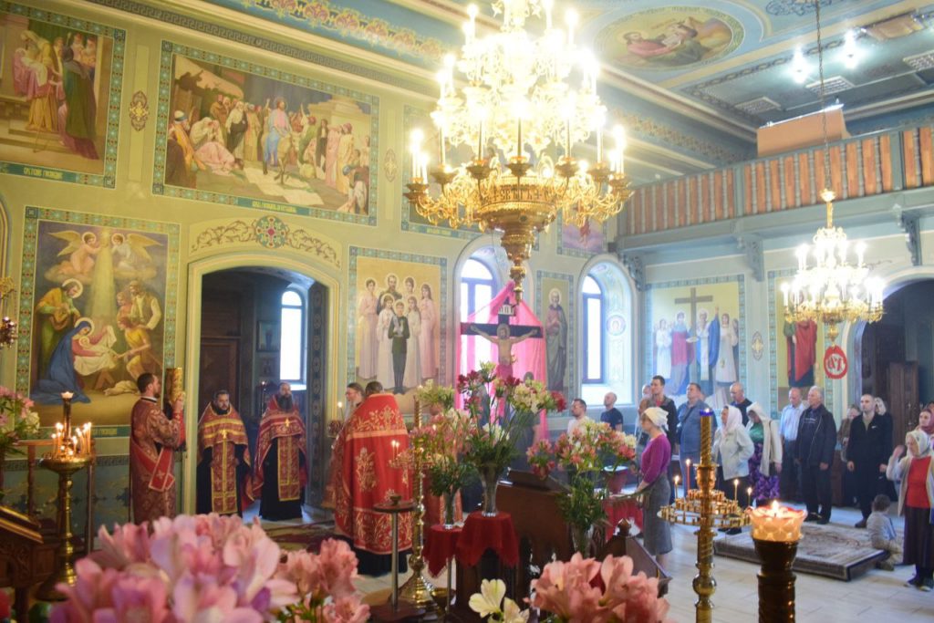 Епископ Феодор возглавил акафистное пение пред чудотворным образом Божией Матери "Троеручица"Бердянская