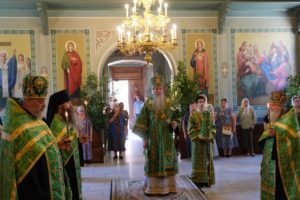 Накануне праздника Святой Троицы епископ Феодор возглавил Всенощное бдение в главном храме епархии
