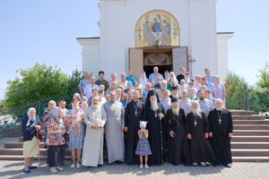 В день Святого Духа епископ Феодор с архипастырским визитом посетил храм Святой Троицы г.Приморска